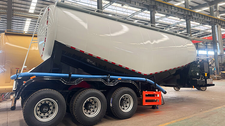 Titan 3 Axle Bulk Cement Tank Semi Trailer for Sale in Zambia